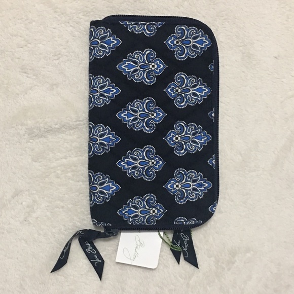 Vera Bradley Handbags - ⬇️$39 Vera Bradley Zip Around Wallet Calypso NWT